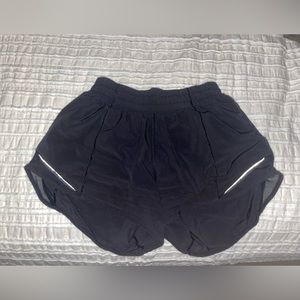 Lululemon Hotty Hots || Black || Size 2, 4”